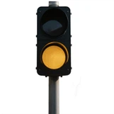 هل يجب أن تكون إشارات الطريق المضيئة مؤرضة؟